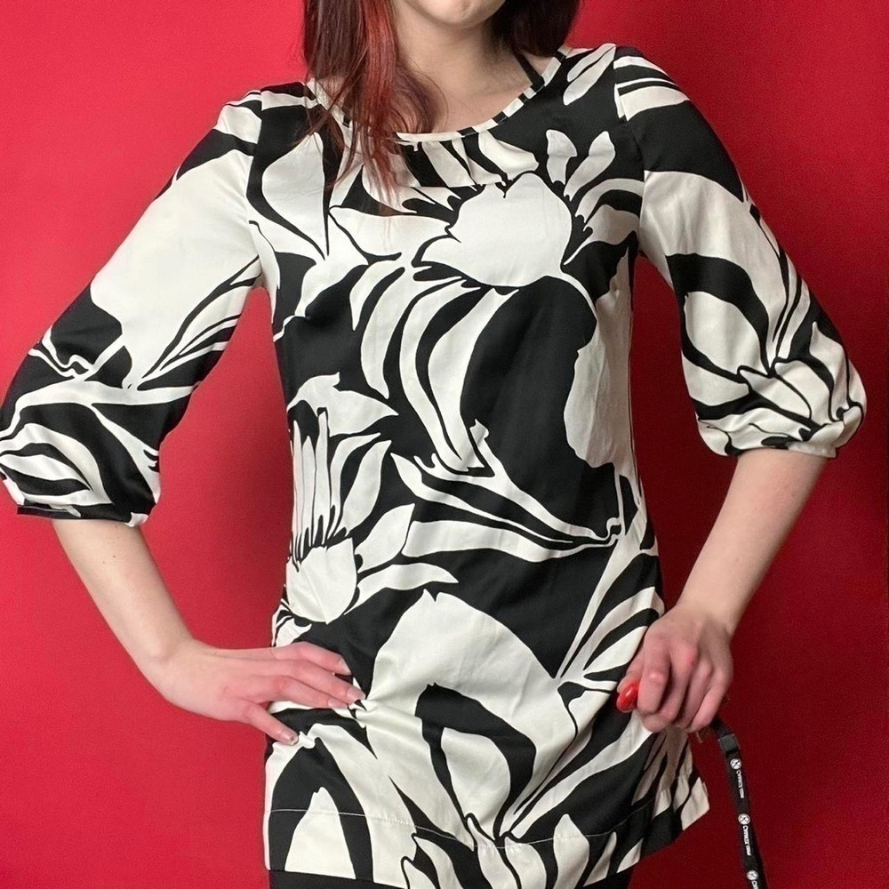 Loose fit black and white mid sleeve dress 
top🖤🤍​​​​​​​​​​​​​​​​​​​​​​​​